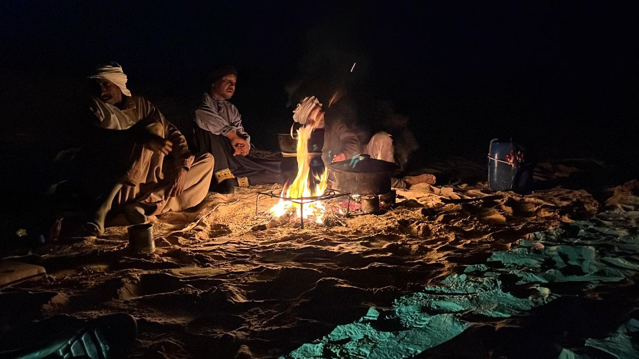 Feu de camp soirée bédouine désert tunisien Sahara Tunisie