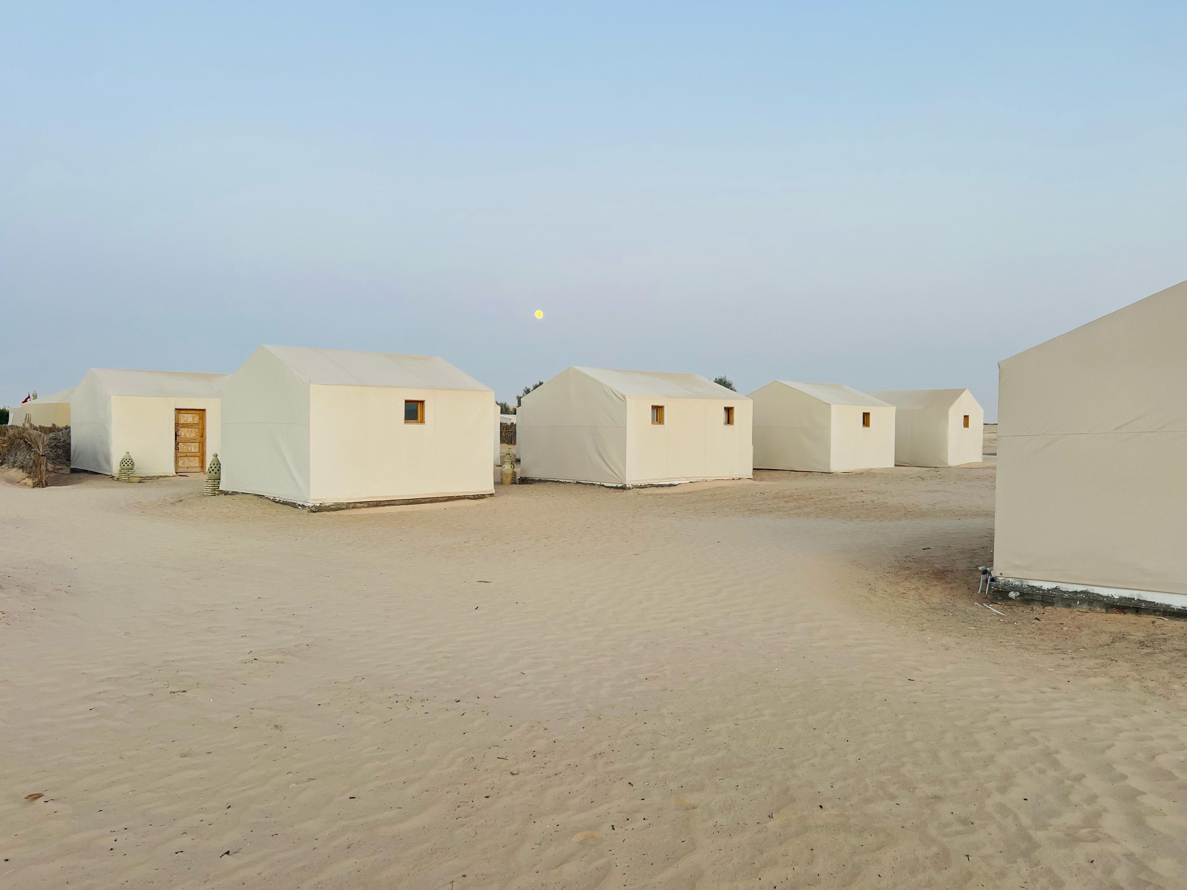 Nuitée en tente confort camp Dunes Insolites désert tunisien Sabria